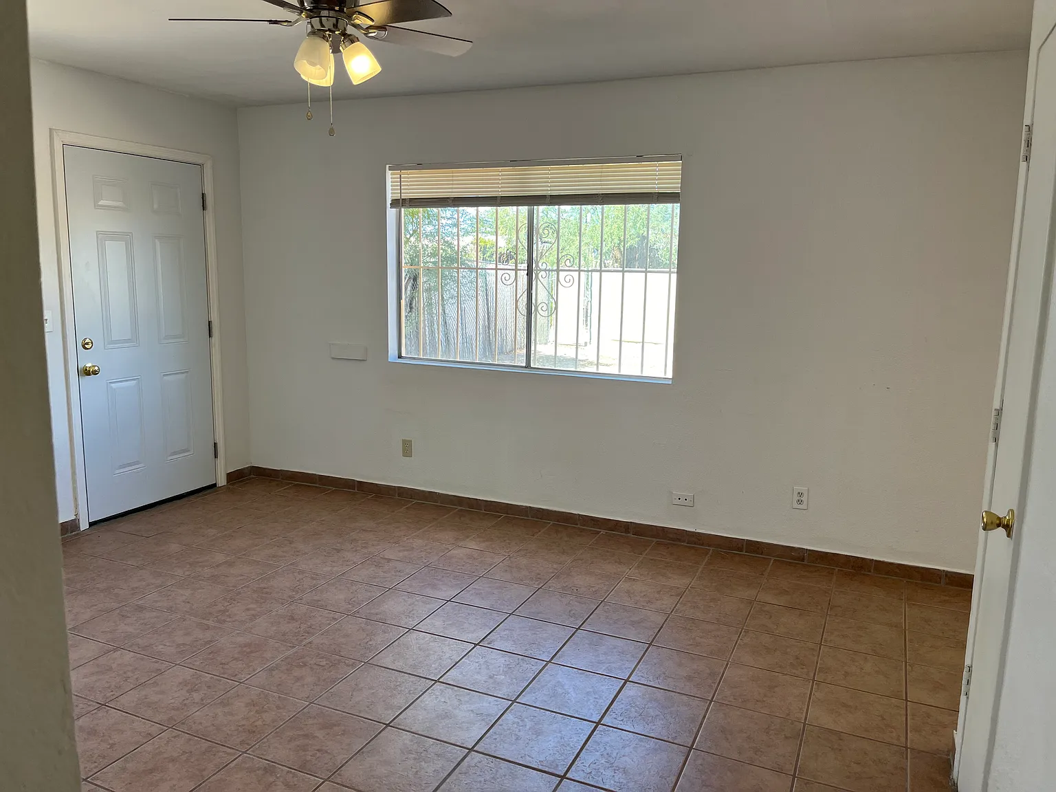 3 bed, 1100 sqft, $1,650 — Photo 3