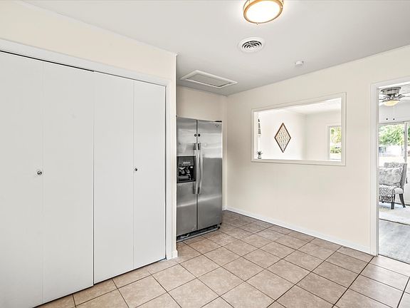 4th image of 56 Regina Dr