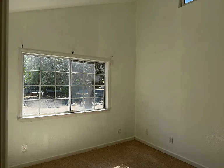 3829 Delaware Ave — Photo 27