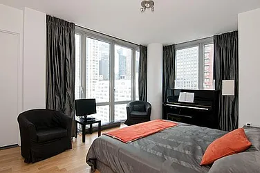 Rented by R New York