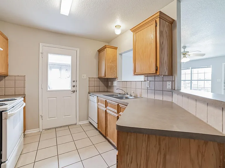 319 Cedar Ridge Dr #B — Photo 9