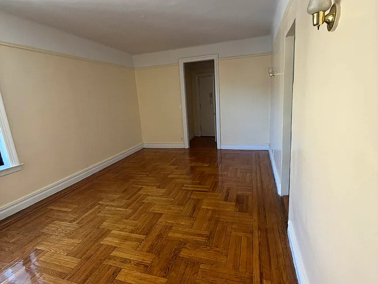 671 W 193rd St #6J — Photo 3