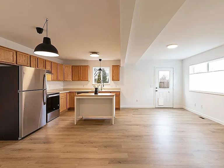 909 Defoe St #A — Photo 1