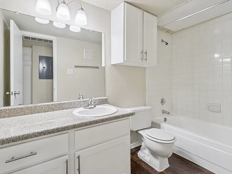 B3 GUEST BATHROOM