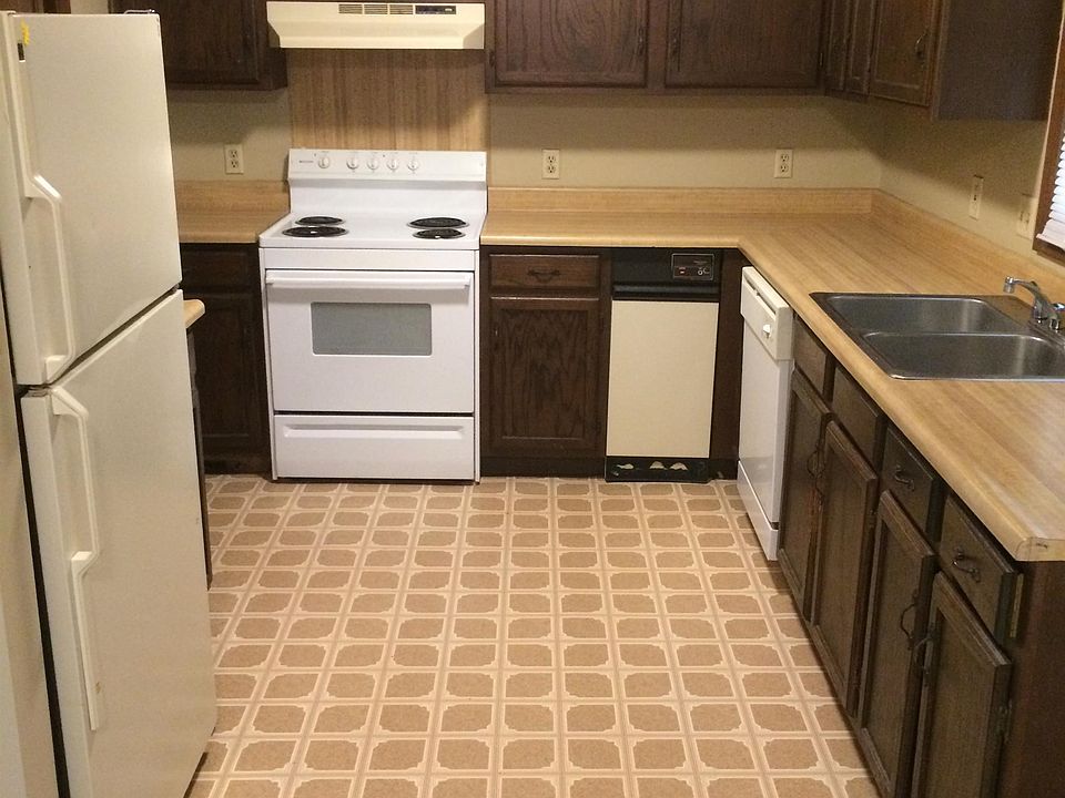 1st image of 1651 Foxhaven Dr APT 4