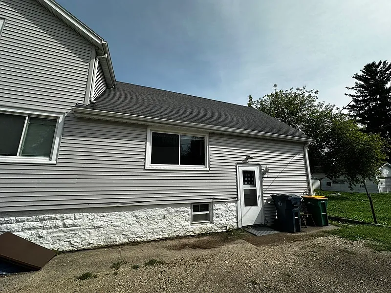1 bed, 1.0 bath, $775 — Photo 2