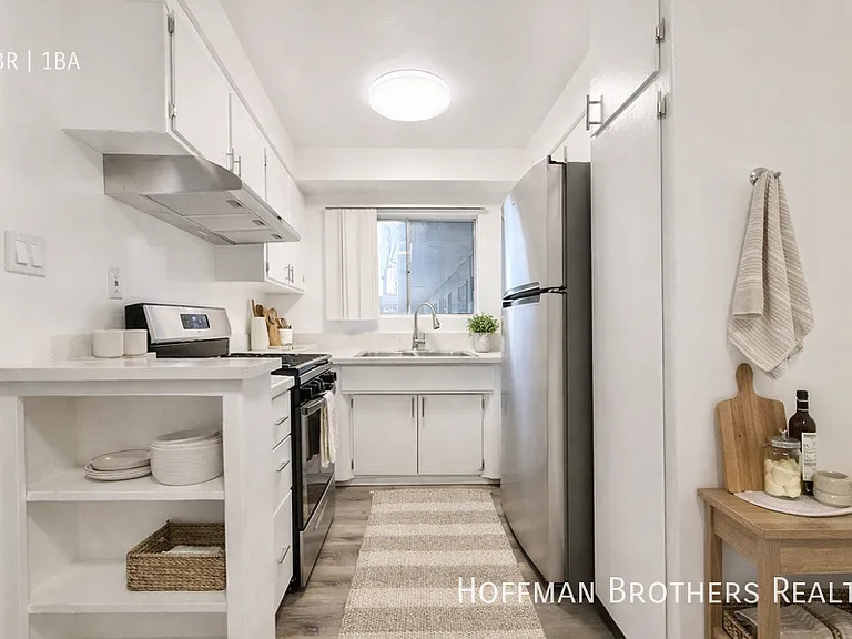 1819 S Oxford Ave #16 — Photo 2