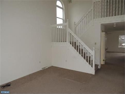 3rd image of 709 Lexington Dr