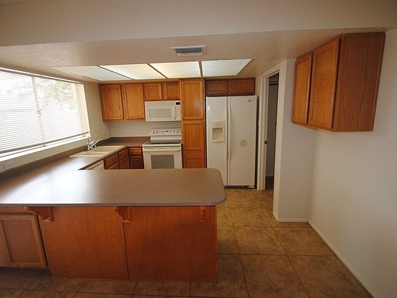 3rd image of 1947 W Morningside Dr