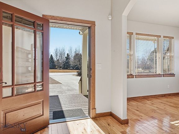 3rd image of 96 Ruby Ln