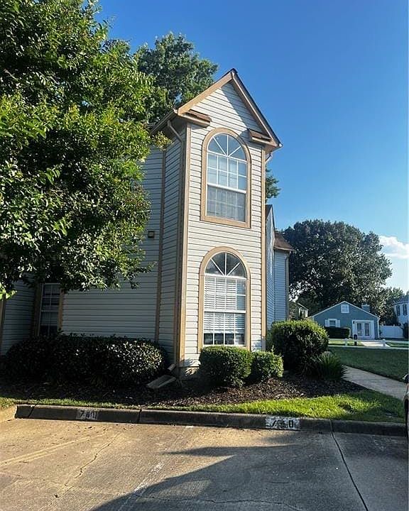 1st image of 752 Harbor Springs Trl