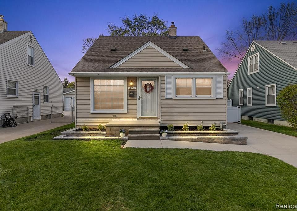 1st image of 476 Park Dr
