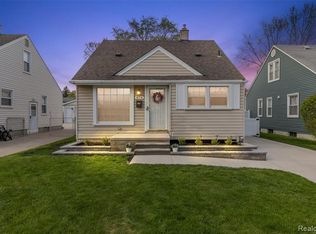 476 Park Dr, Clawson, MI