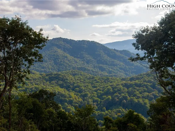 104 Bear Paw Road, Elk Park, NC 28622