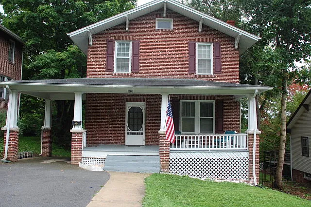 2228 Jefferson St photo 1