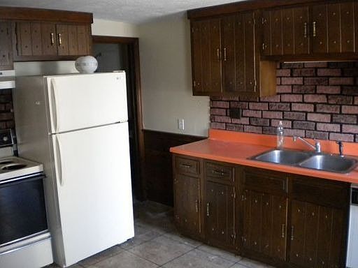 2nd image of 34 Oak St APT 201