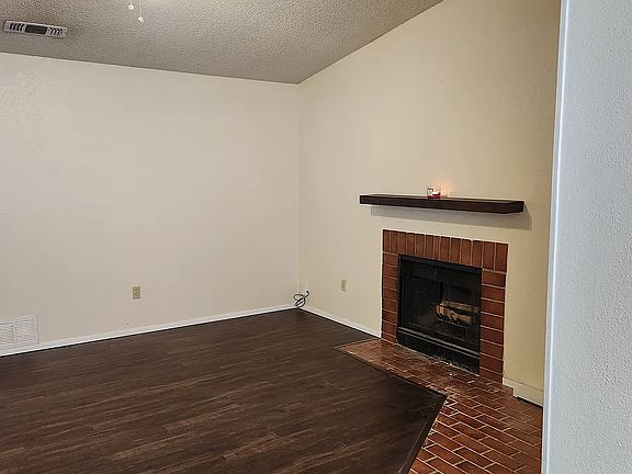 3rd image of 123 Oakwood Ln