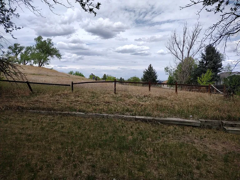 325 W Eisenhower Dr — Photo 11
