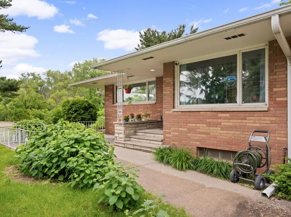 1495 County Road B2 W, Roseville, MN 55113