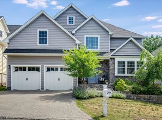 29 Mountaintop Ter, Little Falls, NJ 07424