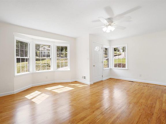 4th image of 1007 Miller St