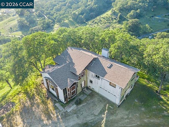 3rd image of 98 Oak Springs Dr