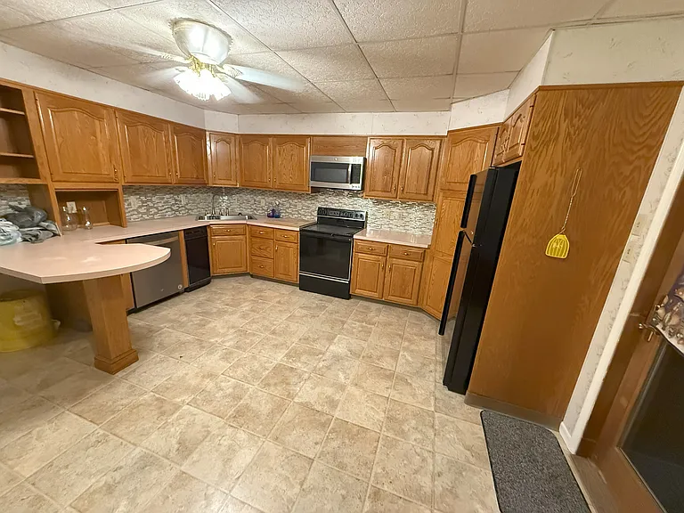 Spacious kitchen area