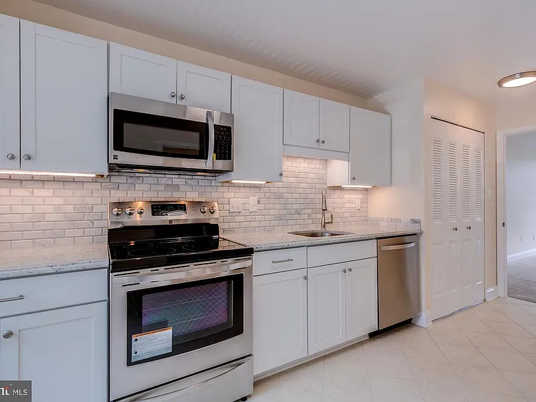 1619 S Hayes St — Photo 1