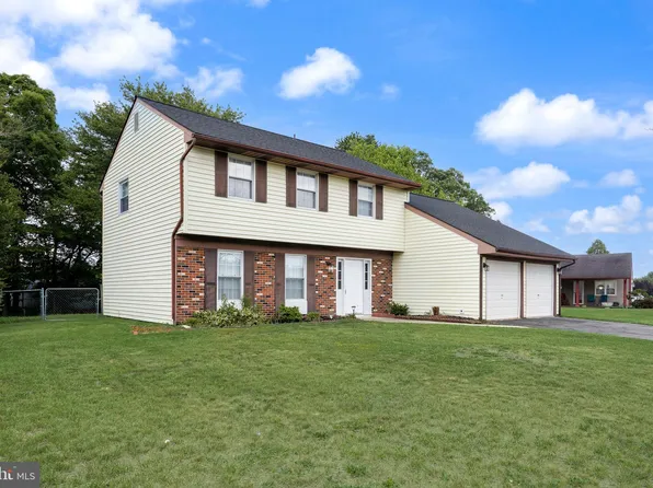 68 Arbor Meadow Dr, Sicklerville, NJ 08081