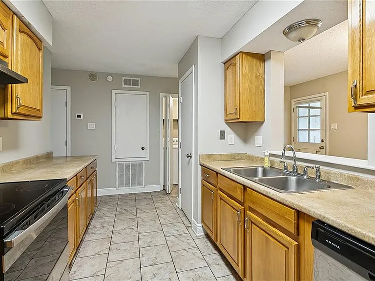 1128 Saint Maria St — Photo 4