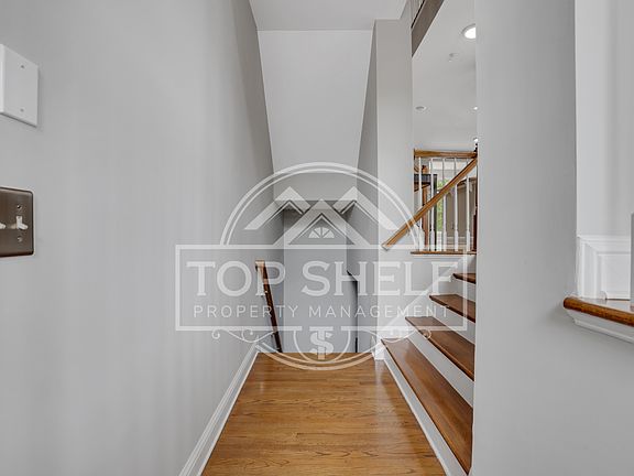 2nd image of 1263 Creekside Pl SE #1