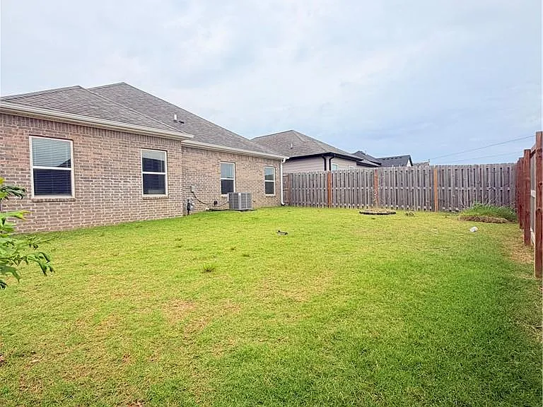 2303 Paddington St — Photo 19