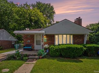 23116 Beechwood Ave, Eastpointe, MI 48021