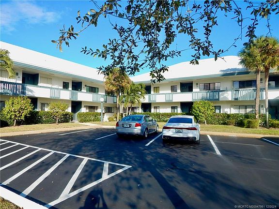 4th image of 175 SE Saint Lucie Blvd APT E134