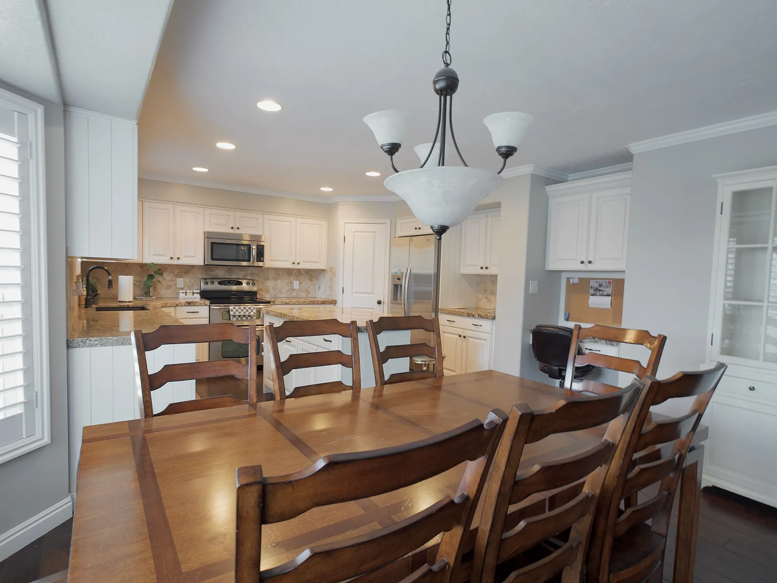 5 bed, 3.5 bath, 3240 sqft, $4,500 — Photo 4