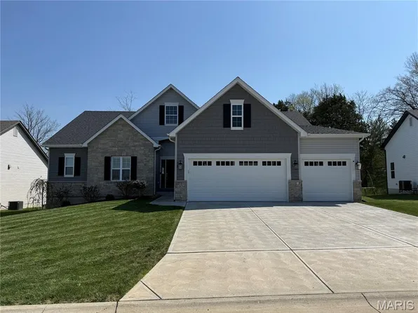 1074 Bloomfield Dr, Eureka, MO 63025