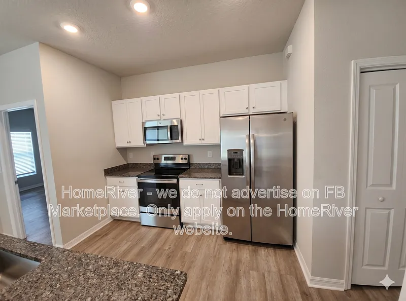 Building Photo - 3661 Lapeer Ave