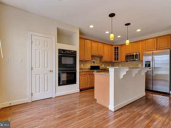4th image of 725 Ridgemont Ave