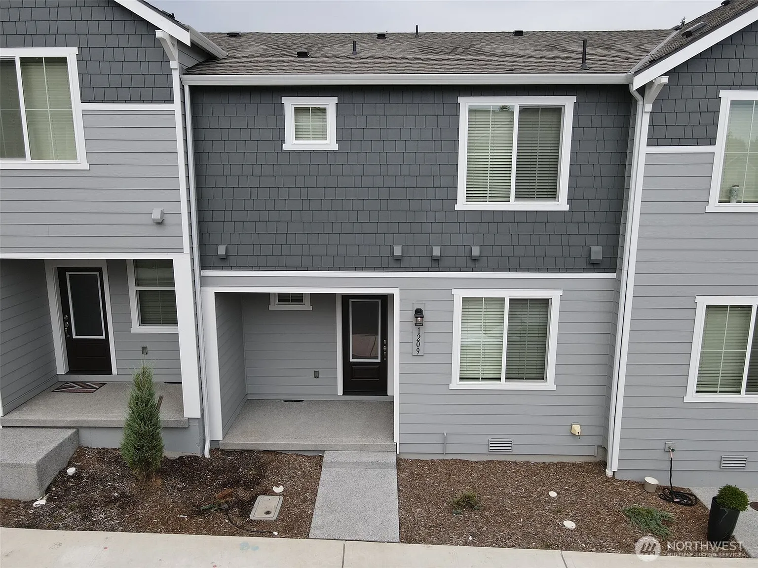 1209 E 53rd Street photo 1