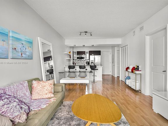 5th image of 333 NE 24th St APT 1106