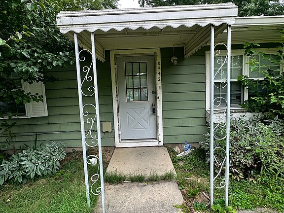 4th image of 8442 E 42nd Pl