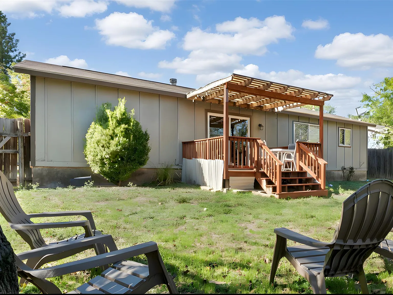 3 bed, 2.0 bath, 1098 sqft, $2,500 — Photo 2