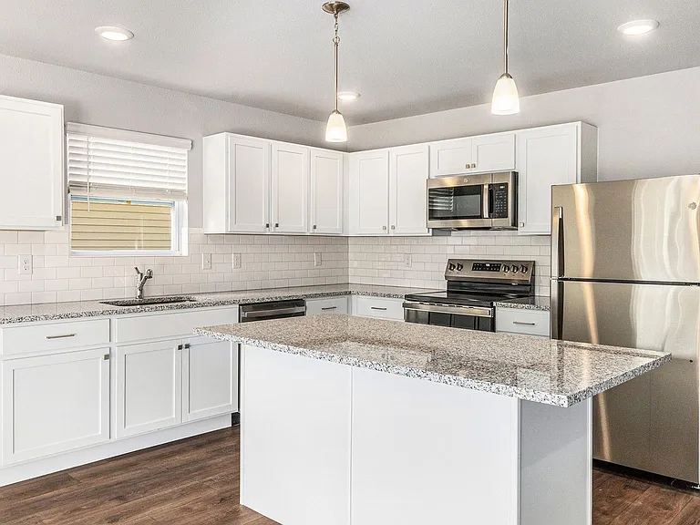 507 Burr St — Photo 3