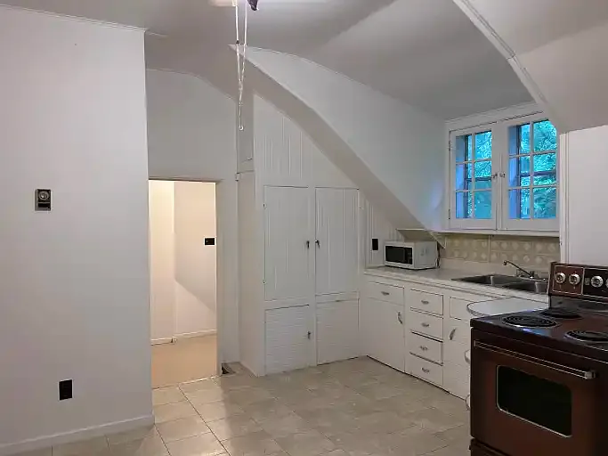 73 King St #204 — Photo 1