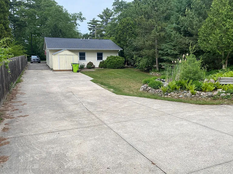882 Indian Trail Blvd — Photo 5