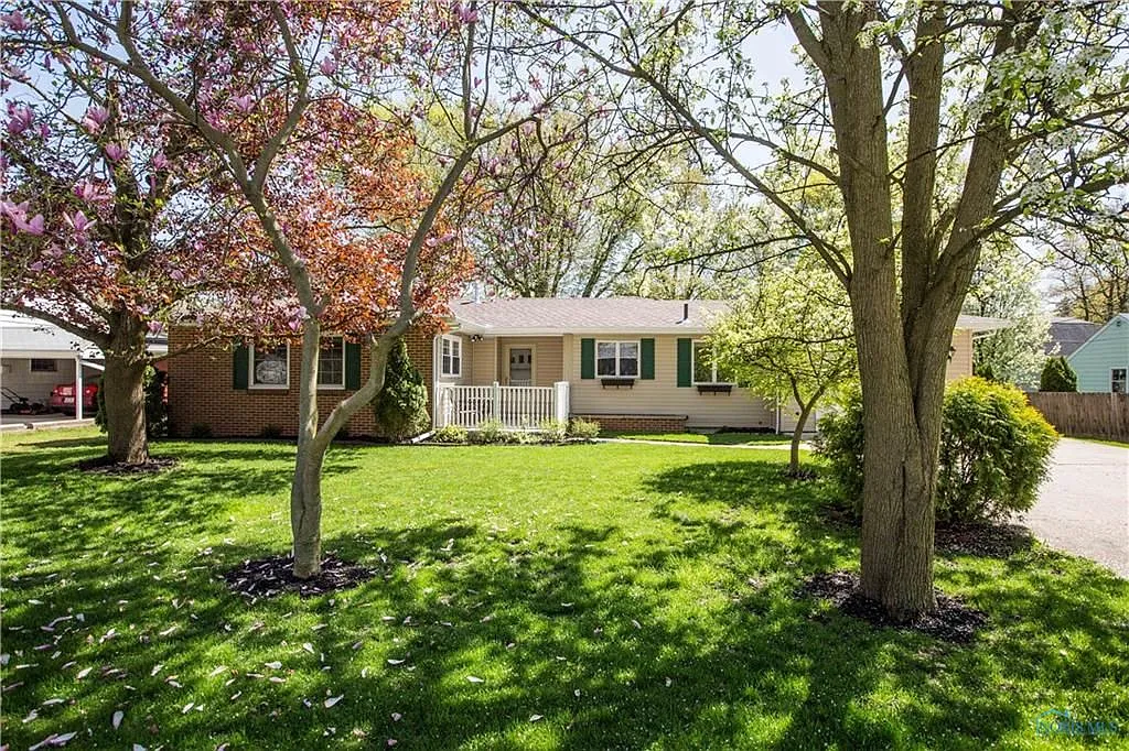 825 Royalton Rd photo 1