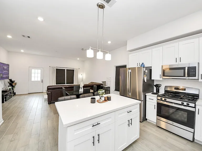 4613 Ireland St #B — Photo 7