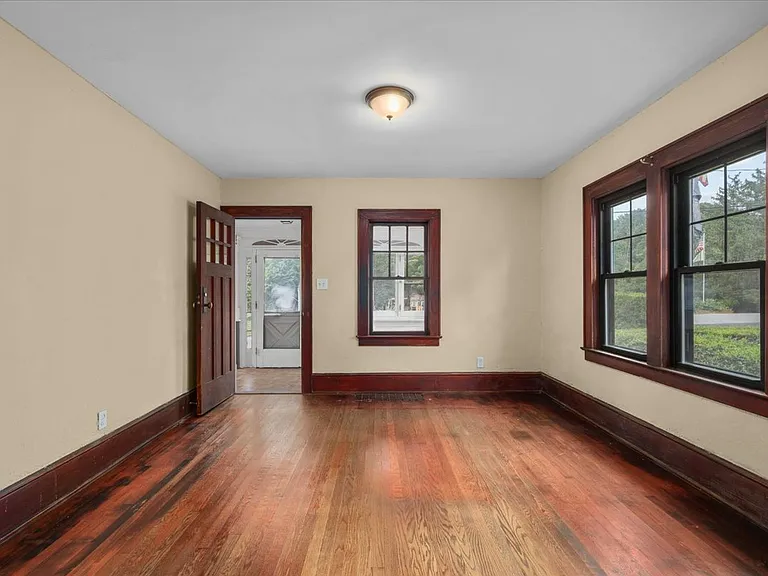 37 Yates Ave — Photo 7