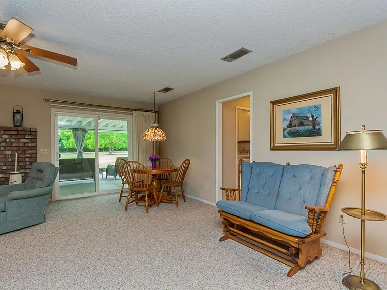10521 N Minnewawa Ave — Photo 6