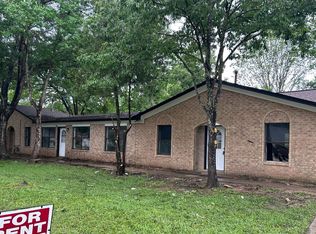 203 4th St, Liberty, TX 77575
